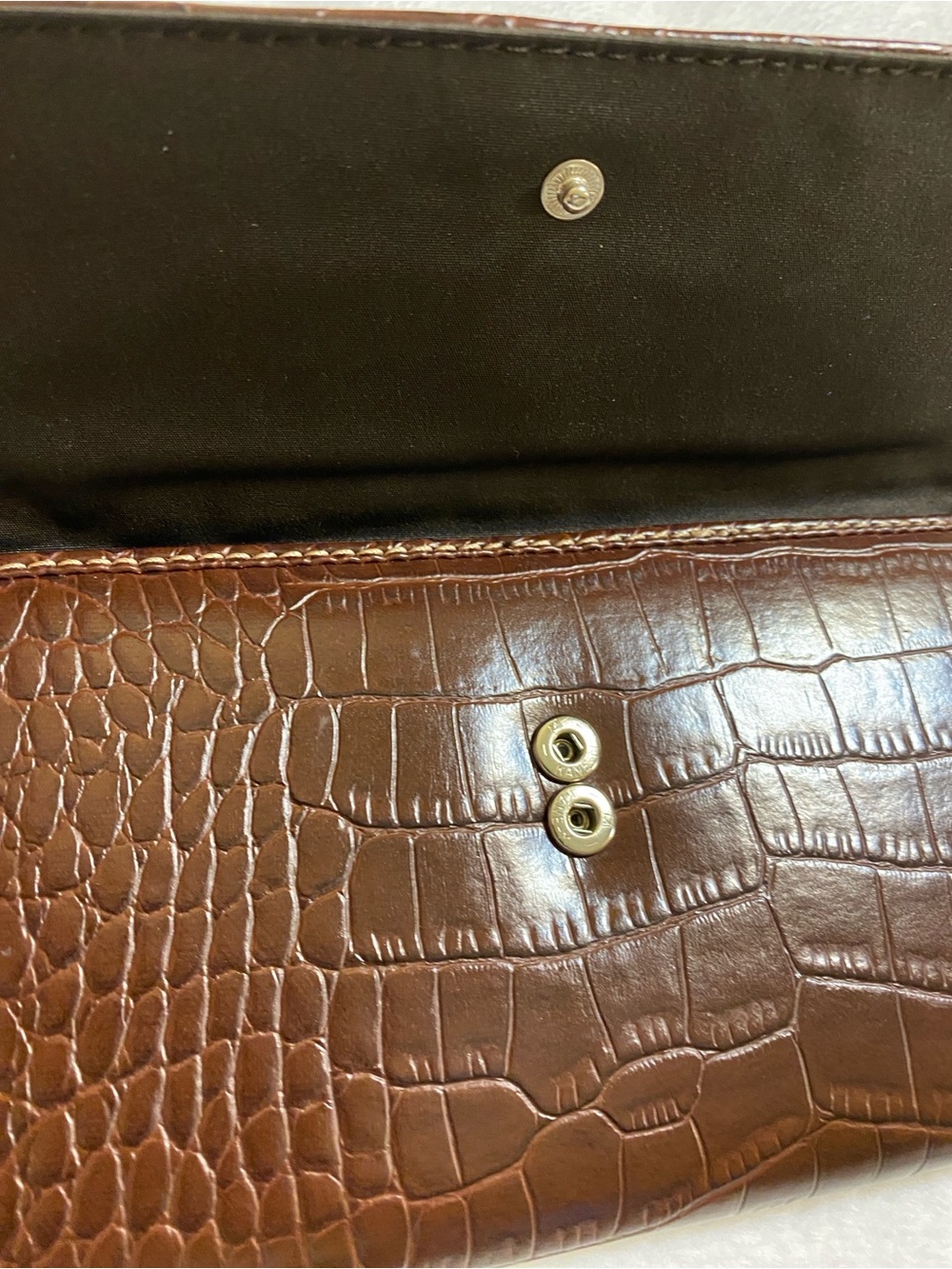 Liz Claiborne Crazy Horse Brown Croc-Embossed Wallet with Gold Plaque NWT - Picture 2 of 5